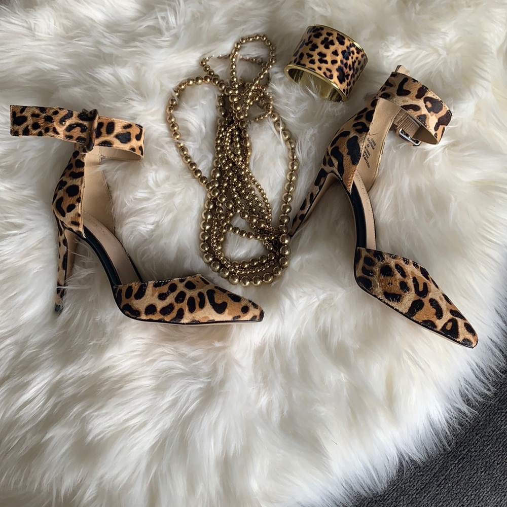Leopard ankle strap suede like pump